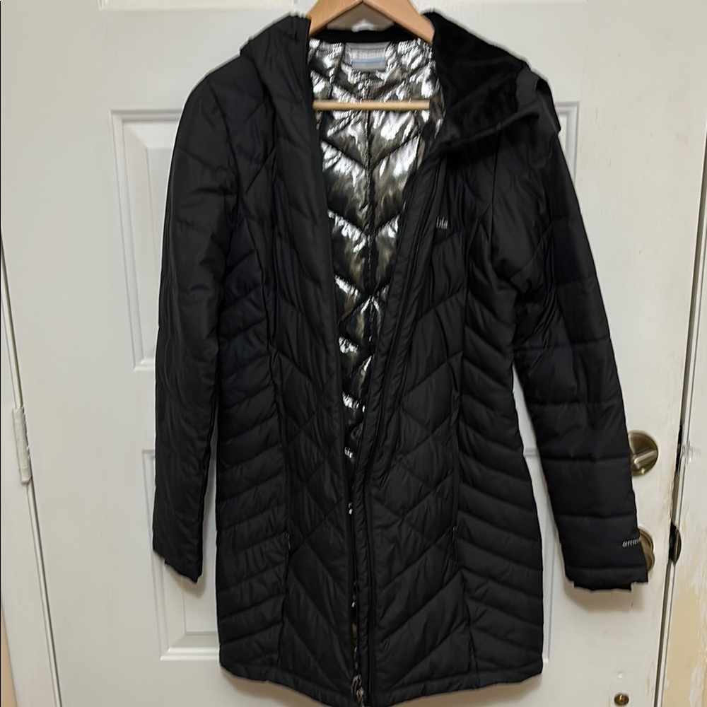Columbia Black Puffer Jacket with Quilted Design and Raised Collar